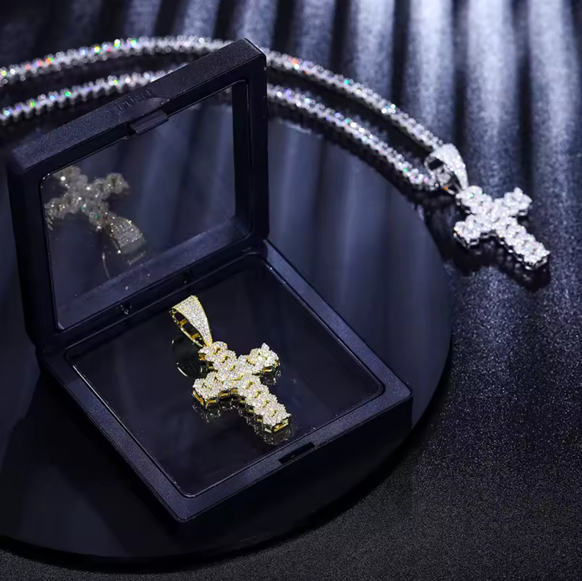 Eternal Faith — Moissanite Cross Pendant